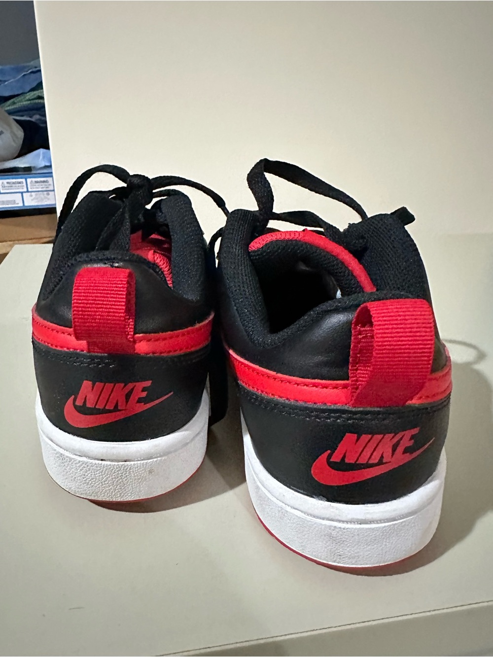 Nike Kids Black and Red Low-Top Sneakers
